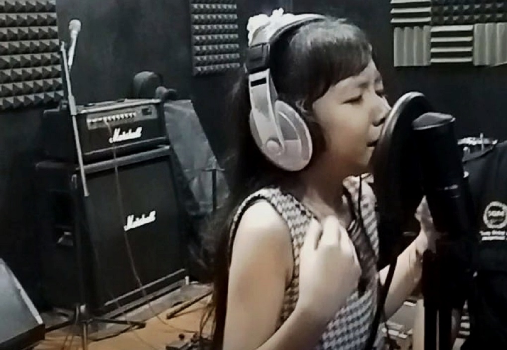 Sonny Bule Angkat Artis Cilik Bethsy Lewat Lagu Rohani Inspiratif dari Malang