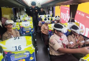 WIR & Mayora Champion Ajak Siswa Jelajahi Tata Surya Lewat VR
