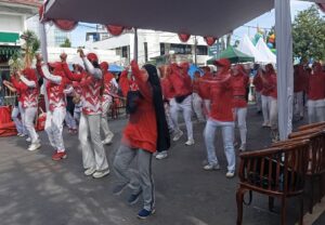 Senam Sehat PORSI Meriahkan Festival Pasar Minggu II, Warga Antusias Ikuti Gerakan Hidup Sehat