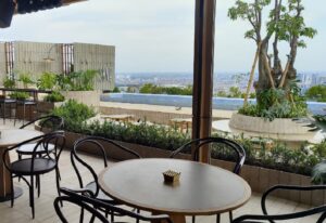 SKYE Jakarta Reborn dengan Desain Baru dan Menu Premium