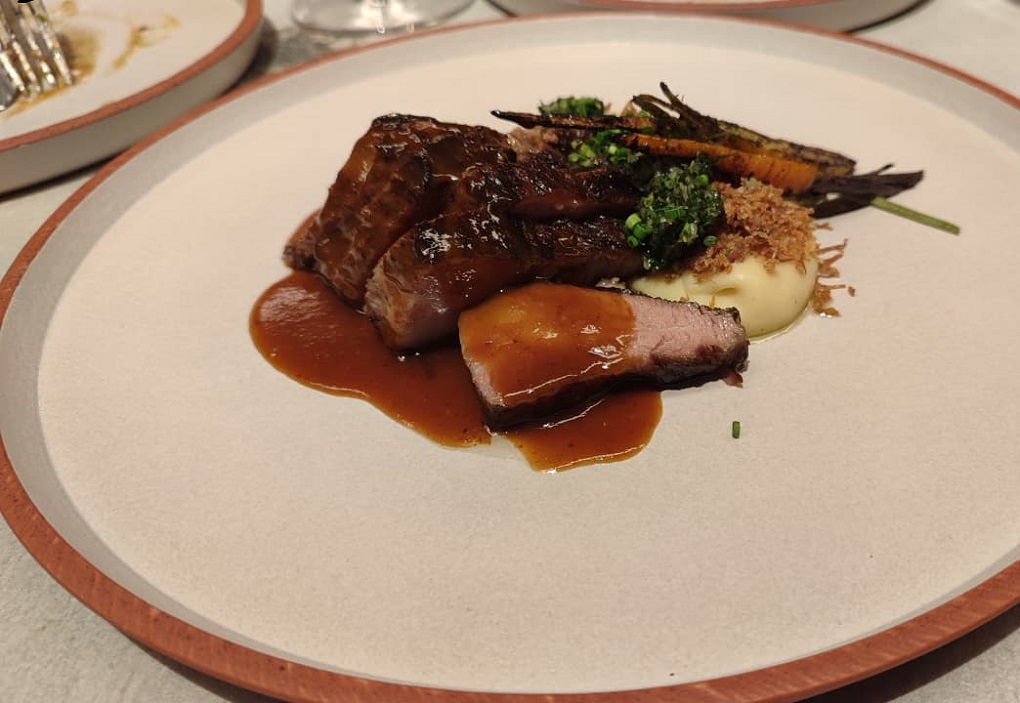 SKYE Jakarta Reborn dengan Desain Baru dan Menu Premium