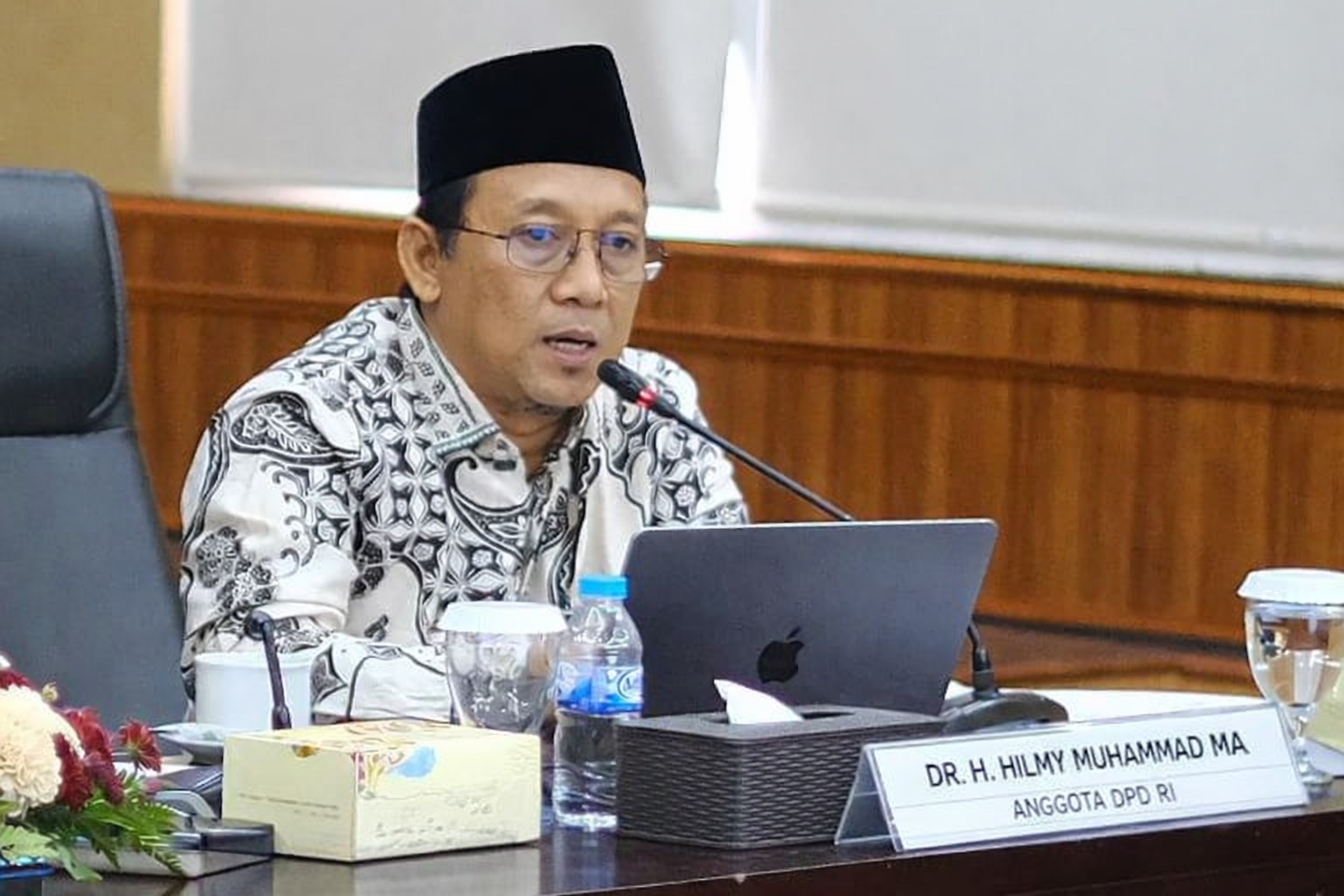 Dr. H. Hilmy Muhammad, M.A Menilai Perlu Secara Konsisten Dalam Kebijakan Politik Luar Negeri Indonesia