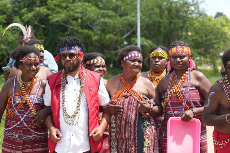 Filep Wamafma Ajak Masyarakat Fokus Kawal Deforestasi dan Dampak PSN di Papua
