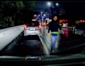 Sopir Taksi Online Perusak Mobil di Tol JORR Ditangkap, Polisi Tegaskan Tidak Ada Toleransi untuk Aksi Anarkis di Jalan Raya
