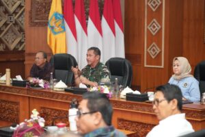 Dukung Energi Terbarukan, Kasad Tinjau Pengelolaan Sampah Terpadu di Bali