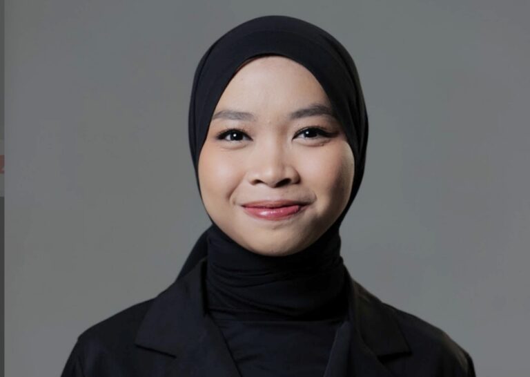 Boah Sartika Hadirkan Stand-Up Comedy “Di Atas Roda”, Ajak Penonton Menertawakan Perjalanan Hidup