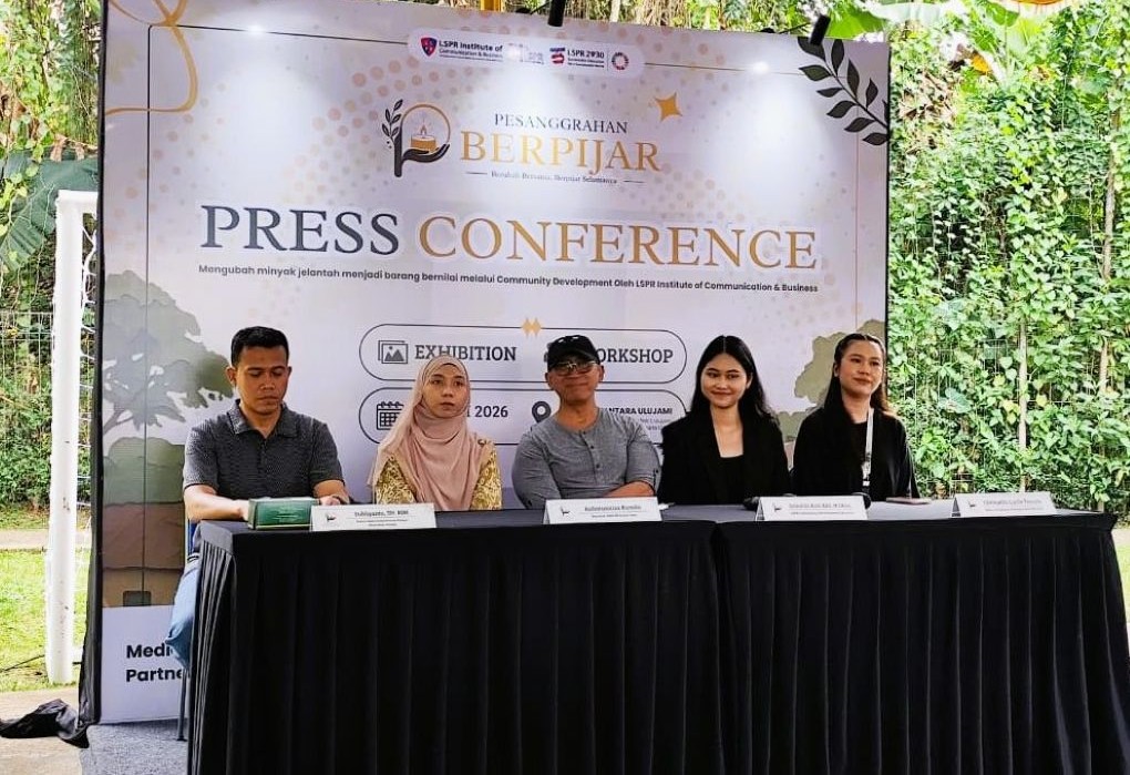 Mahasiswa LSPR Edukasi Warga Kelola Minyak Jelantah